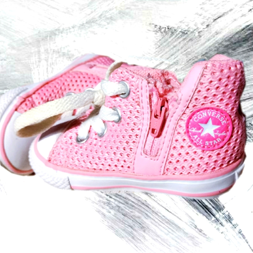 Toddler sneakers. Preowned Pre-loved Used in Good Used Condition Sz 4